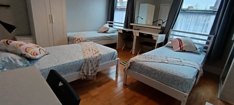 Spacious Triple Room Near Dublin City – Stay in Glasnevin